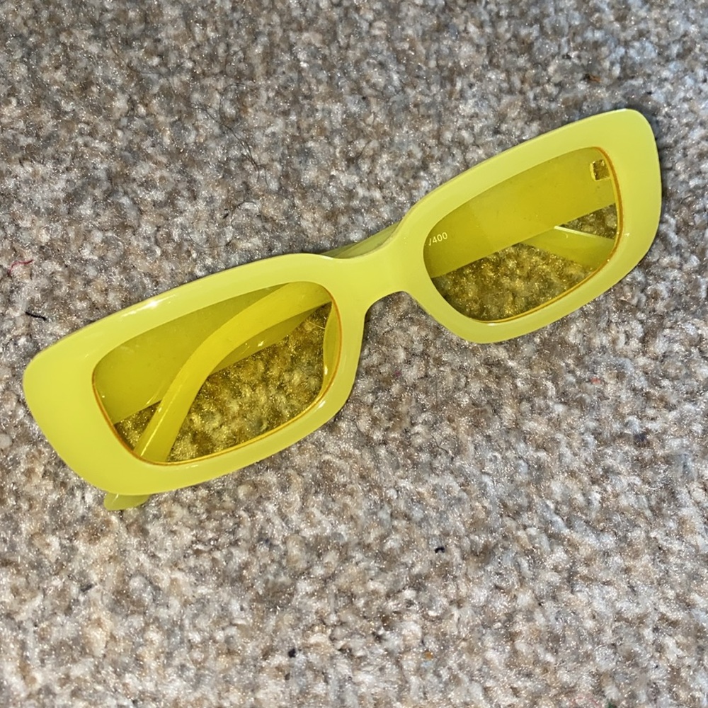 Assorted Sunglasses - Picture 3 of 12